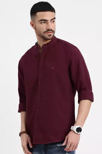 men's maroon solid slim fit shirt