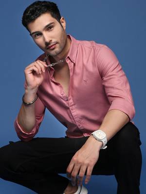 Showoff men's solid slim fit mauve shirt 1