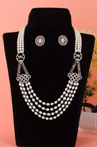 White pearl necklace-sets