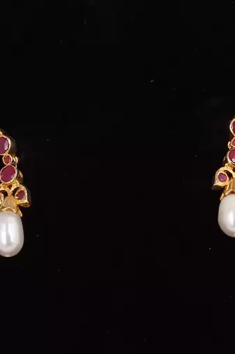White pearl necklace-sets