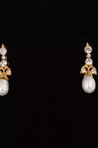 White pearl necklace-sets