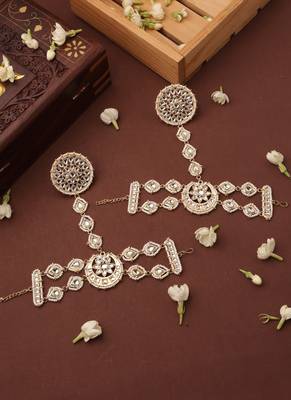 Kundan Stone Studded Haath Phool 1