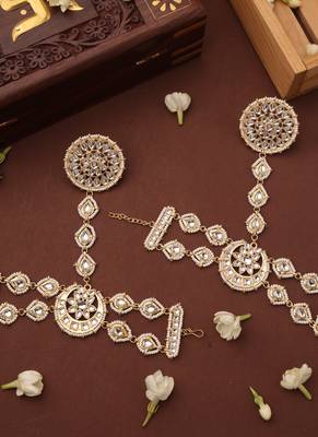 Kundan Stone Studded Haath Phool 4