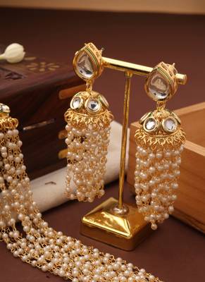 Pearl Layer Necklace with Kundan Side Pendants 2