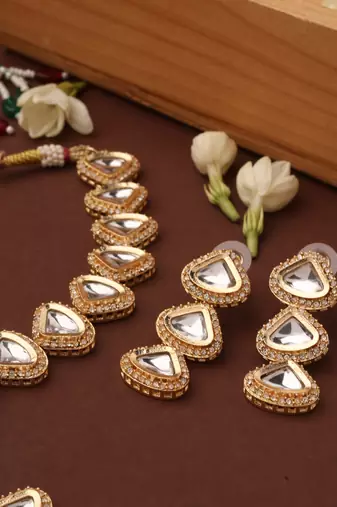 Kundan Triangle Shape Necklace Set