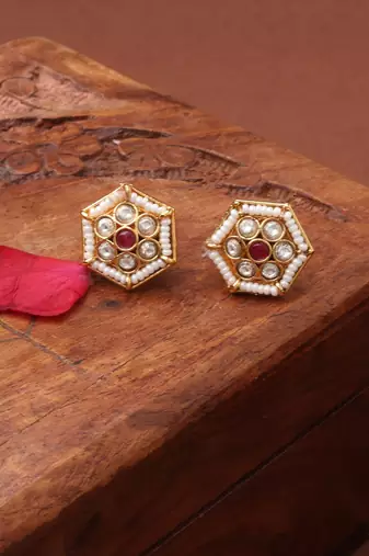 Three-Layer Necklace with Hexagon Pendants