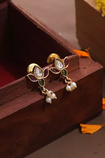 Minimalistic Lotus Motif Chain