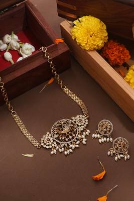 Minimalistic Choker with American Stone Studded Round Pendant 1