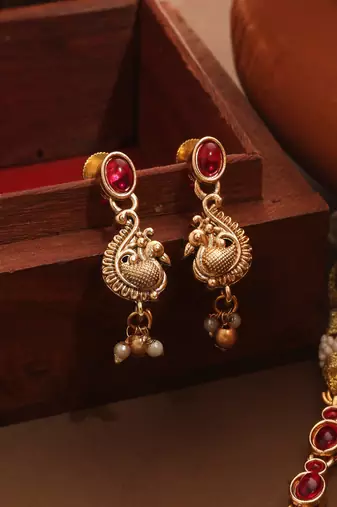 Gold plated kemp jewelry with laxmi pendant