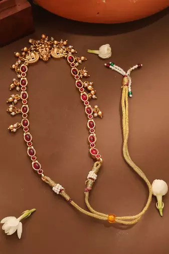 Gold plated kemp jewelry with laxmi pendant