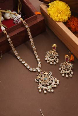 Kundan Necklace with Meenakari Work Pendant 1