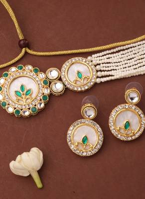 Pearl Choker with Monalisa Pendant 2