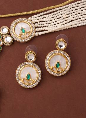 Pearl Choker with Monalisa Pendant 3