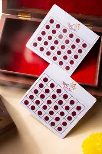 Small round maroon bindi leaflet