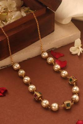 Pearl necklace with stone-studded gold balls 1
