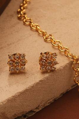 Gold Plated Minimalistic Flower-Shaped Necklace Set with American Stones 2
