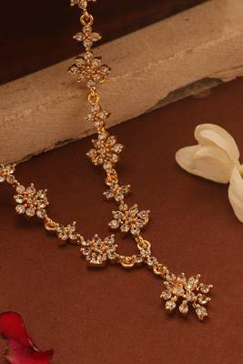 Gold Plated Minimalistic Flower-Shaped Necklace Set with American Stones 4
