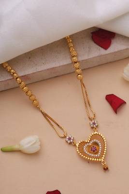 Gold plated necklace with heart shape pendant 3
