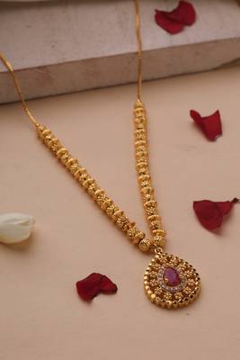 Gold plated necklace with kari shape pendant 3