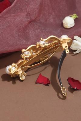 Floral Design Gold-Plated Hair Clip with Pearl Studs 4