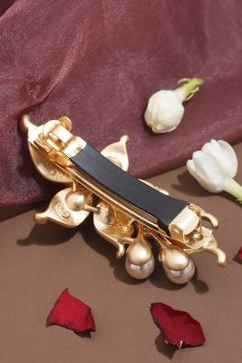 Floral Design Gold-Plated Hair Clip with Pearl Studs 2