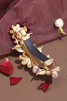 Floral Design Gold-Plated Hair Clip with Pearl Studs 3