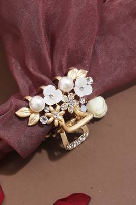 Pearl Studded Hair Clutcher 1