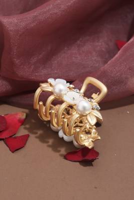 Pearl Studded Hair Clutcher 3