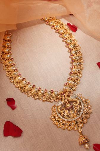 Curved elegance traditional necklace