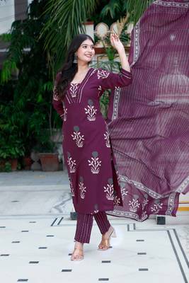 Womens cotton fabric purple kurta with palazzo and dupatta 2