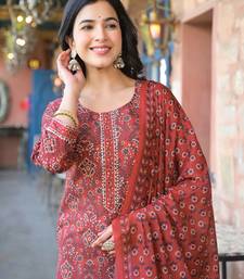 Women Red printed rayon blend kurta trousers set