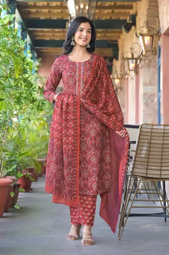 Women Red printed rayon blend kurta trousers set