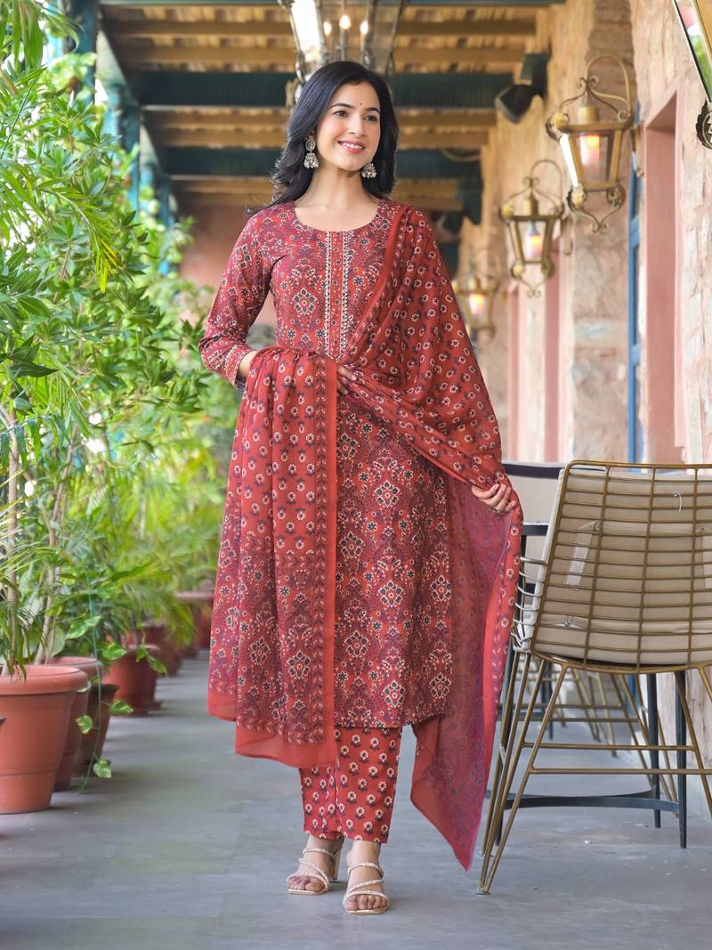Women Red printed rayon blend kurta trousers set