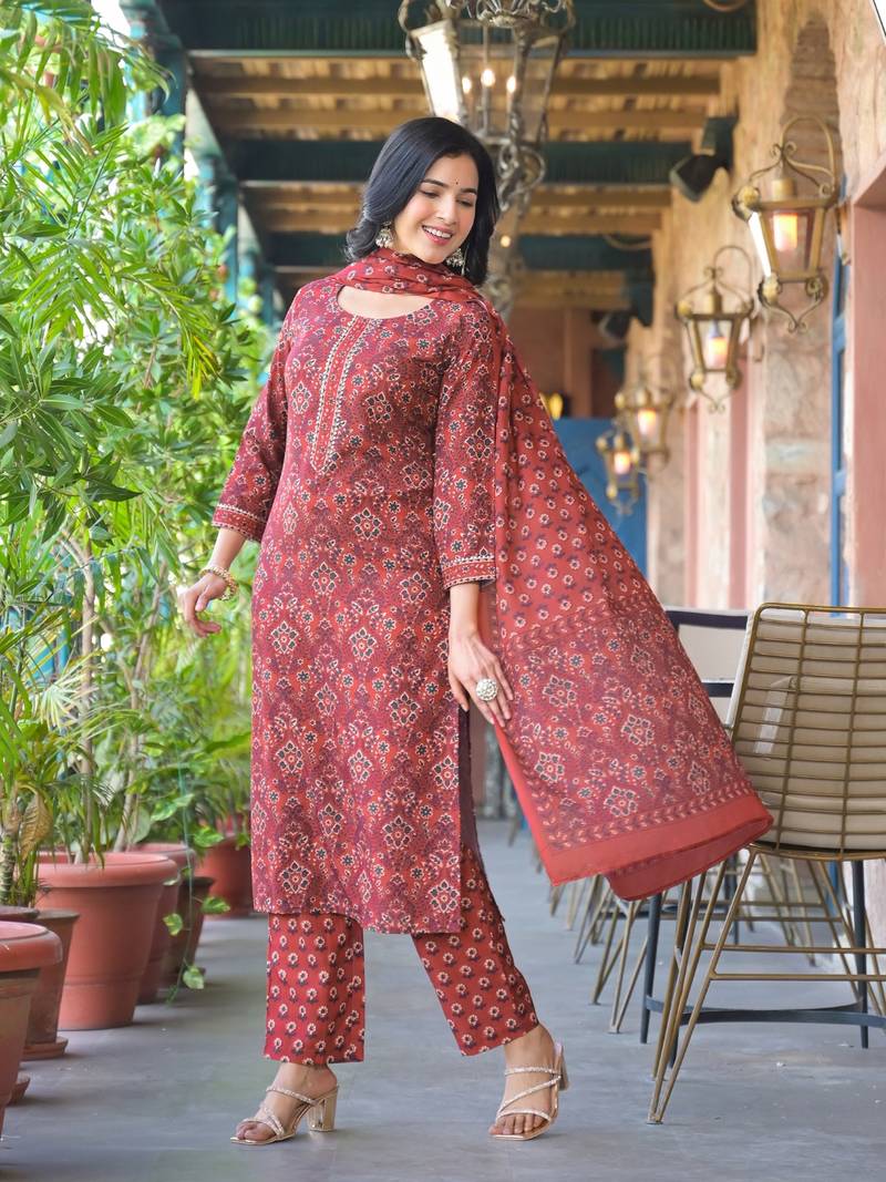 Women Red printed rayon blend kurta trousers set