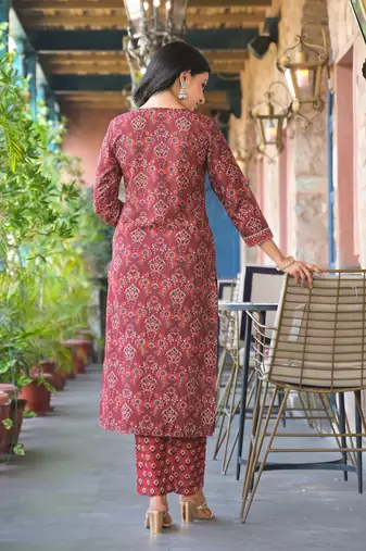 Women Red printed rayon blend kurta trousers set