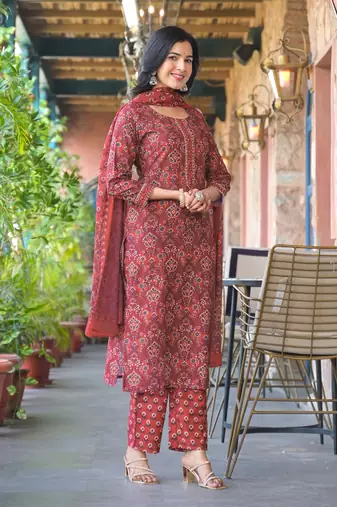 Women Red printed rayon blend kurta trousers set
