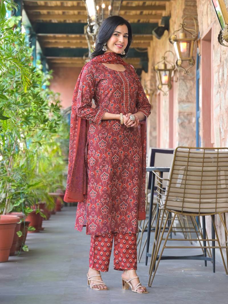 Women Red printed rayon blend kurta trousers set