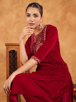 Janasya women's red velvet zari embroidered straight kurta set 1