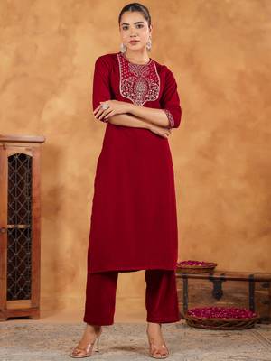 Janasya women's red velvet zari embroidered straight kurta set 2