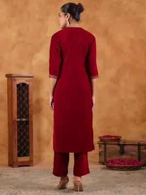 Janasya women's red velvet zari embroidered straight kurta set 4