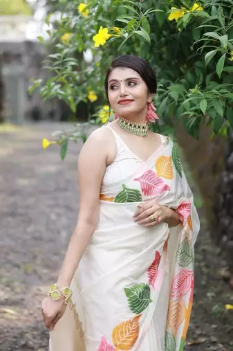 White silk blend sarees with blouse