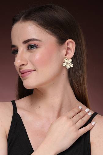 Women's gold-plated floral shape stud earrings