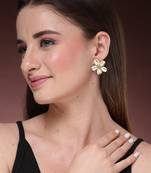Women's gold-plated floral shape stud earrings