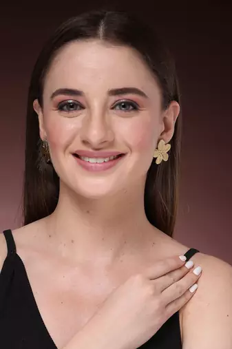 Women's gold-plated floral shape stud earrings