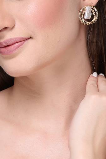 Women's white & gold-plated circular shape studs earring