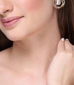 Women's white & gold-plated circular shape studs earring