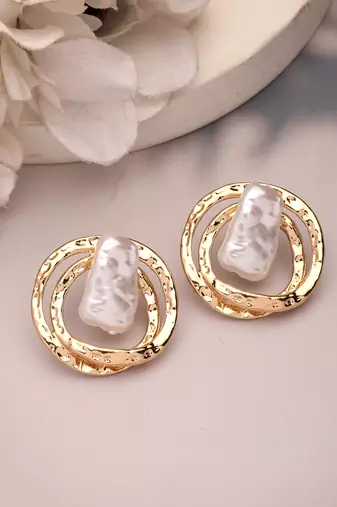 Women's white & gold-plated circular shape studs earring
