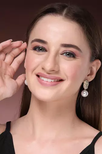 Women's gold-plated white pearl drop earrings