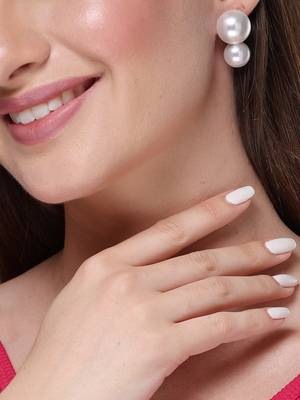 Women's white pearl gold-plated circular drop earring 1