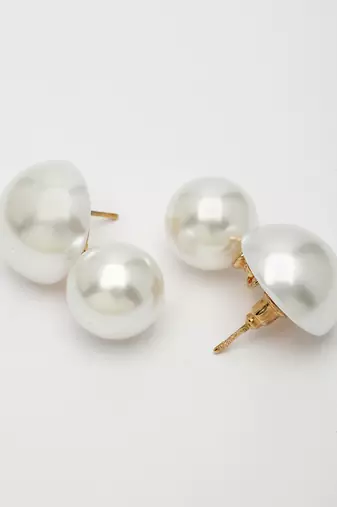 Women's white pearl gold-plated circular drop earring